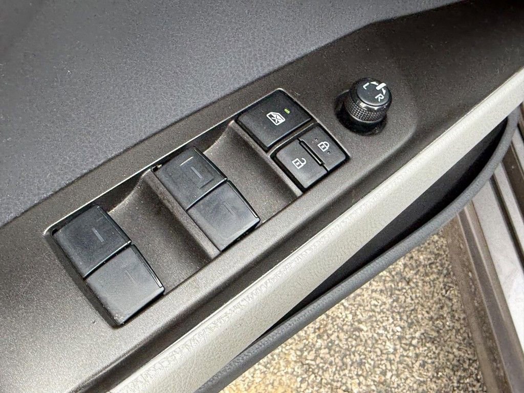 Used 2023 Toyota Camry SE image 15