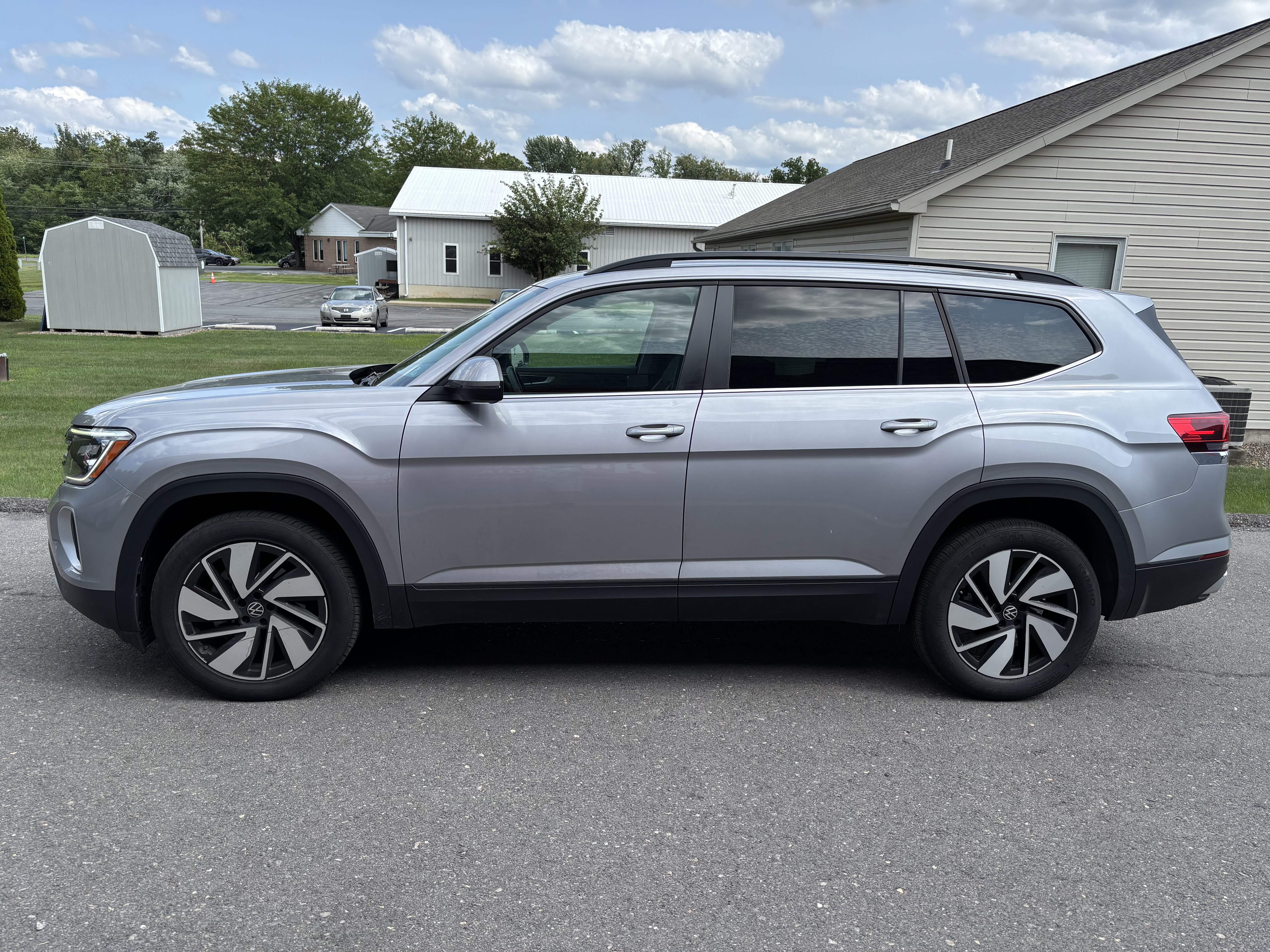 Used 2025 Volkswagen Atlas SE AWD/4WD image 7