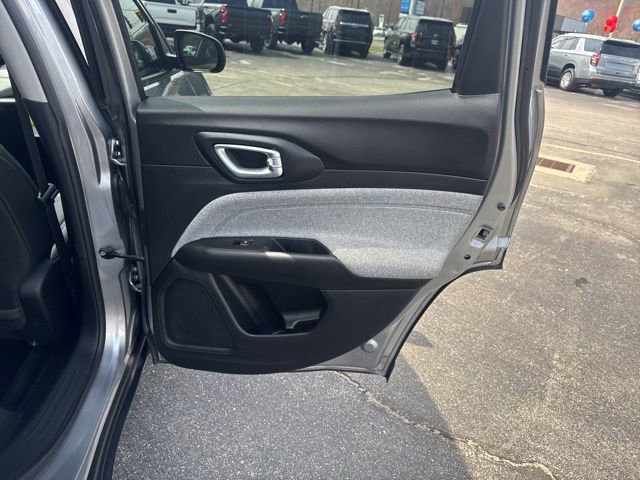 Used 2022 Jeep Compass Latitude w/ Convenience Group AWD/4WD image 23