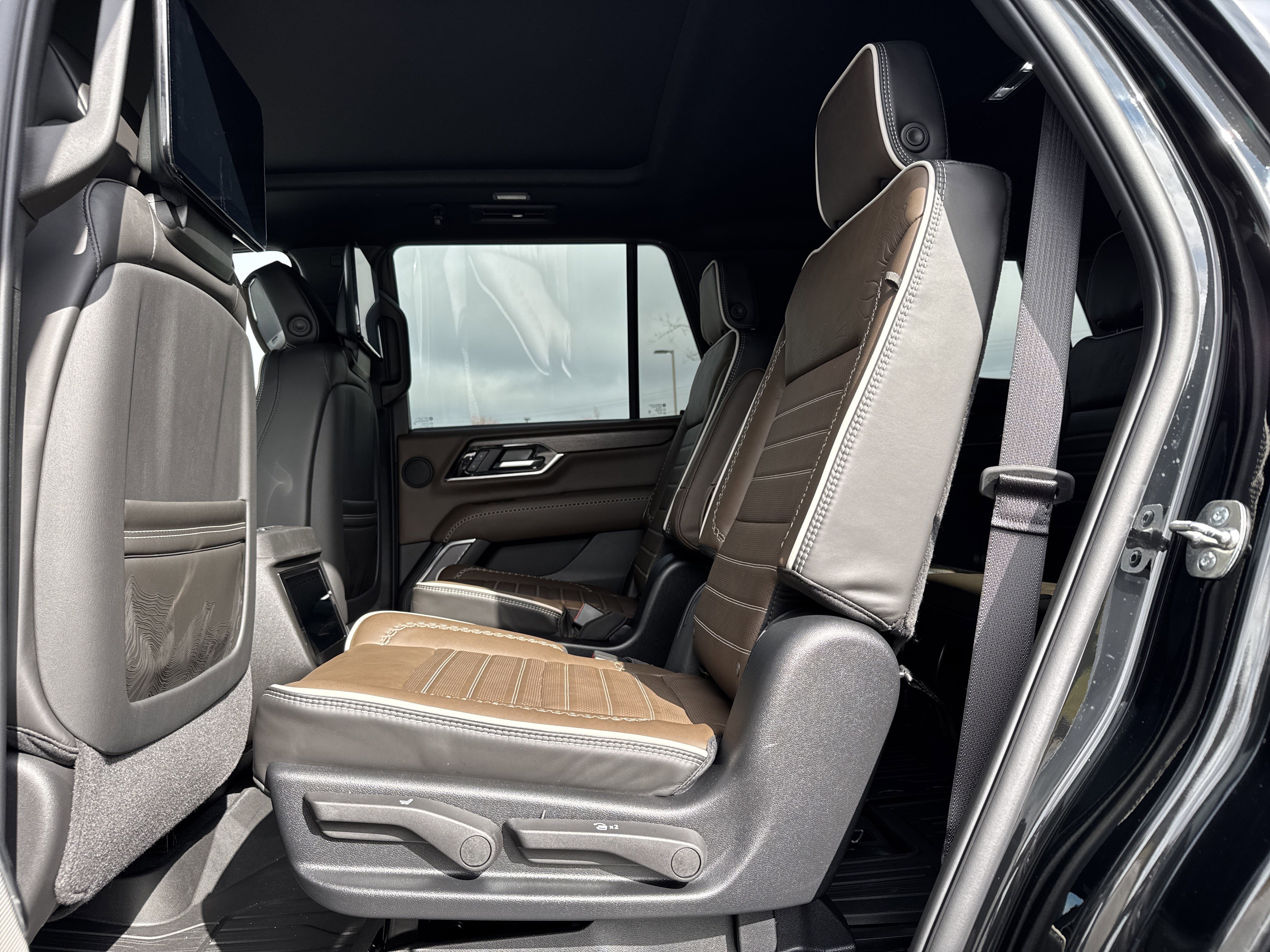 Used 2026 GMC Yukon Denali Ultimate w/ LPO, Floor Liner Package image 33