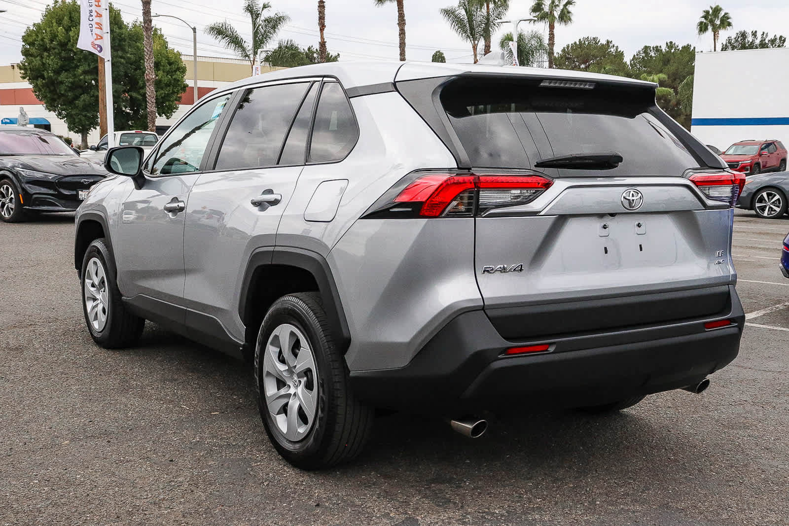 Used 2024 Toyota RAV4 LE AWD/4WD image 9