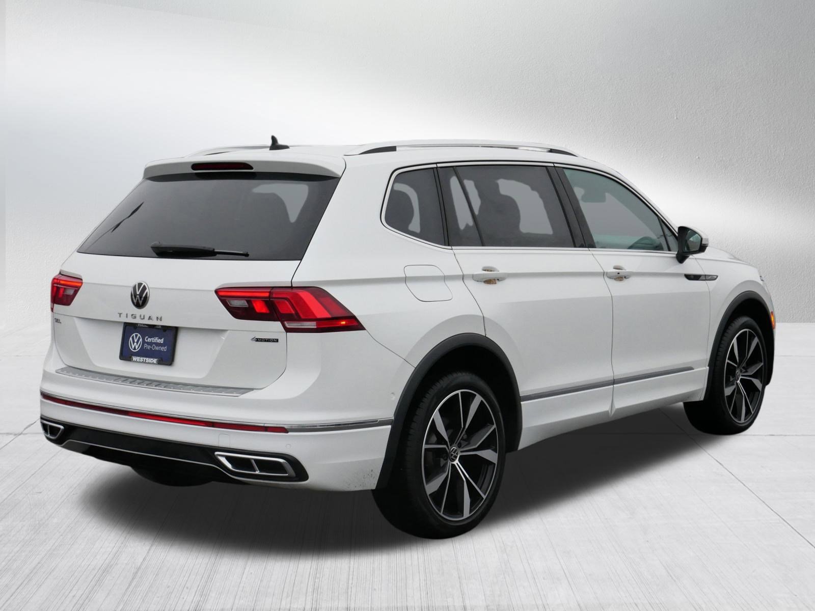 Certified 2022 Volkswagen Tiguan SEL R-Line image 7