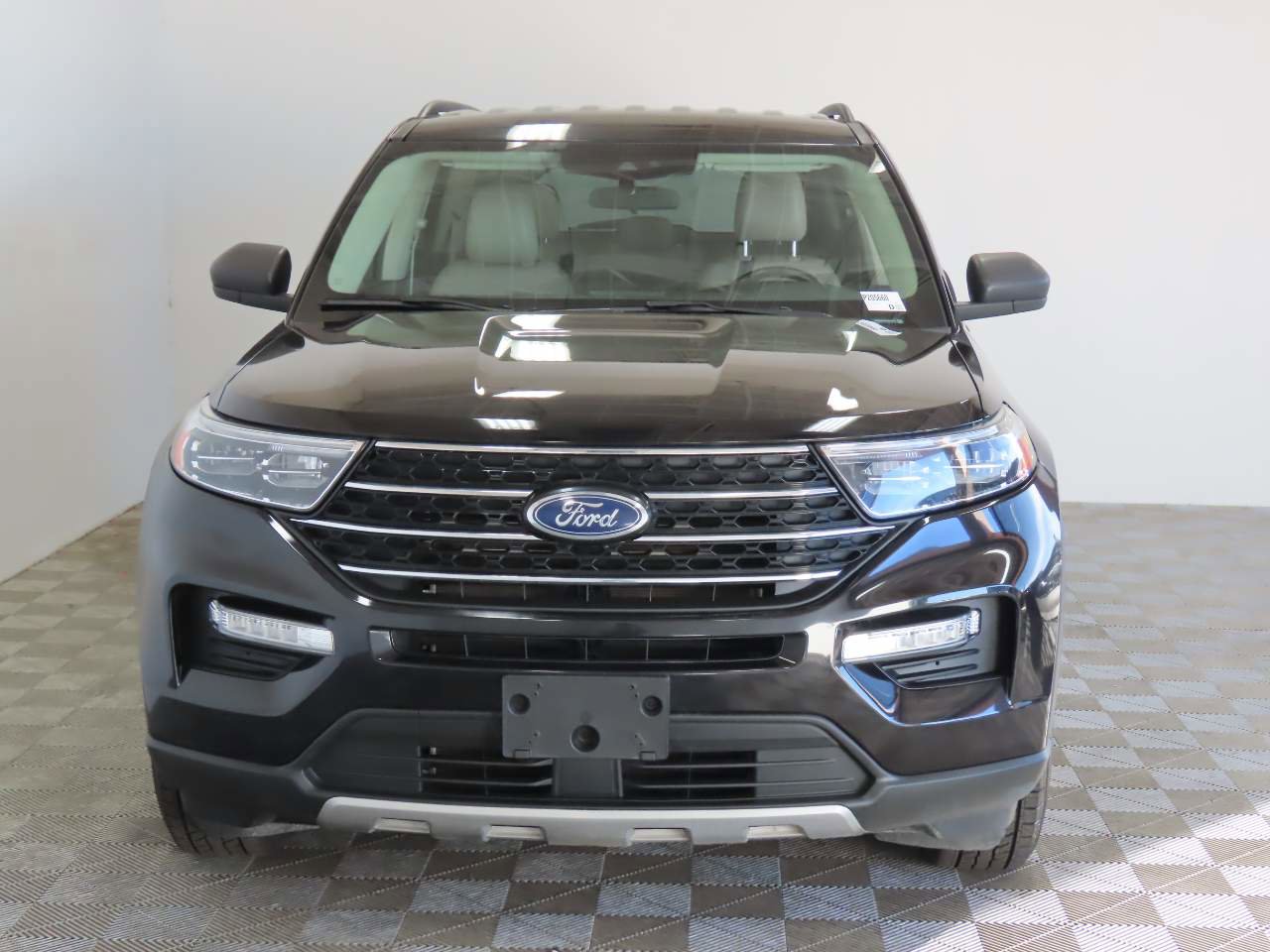 Used 2023 Ford Explorer XLT w/ Equipment Group 202A image 2