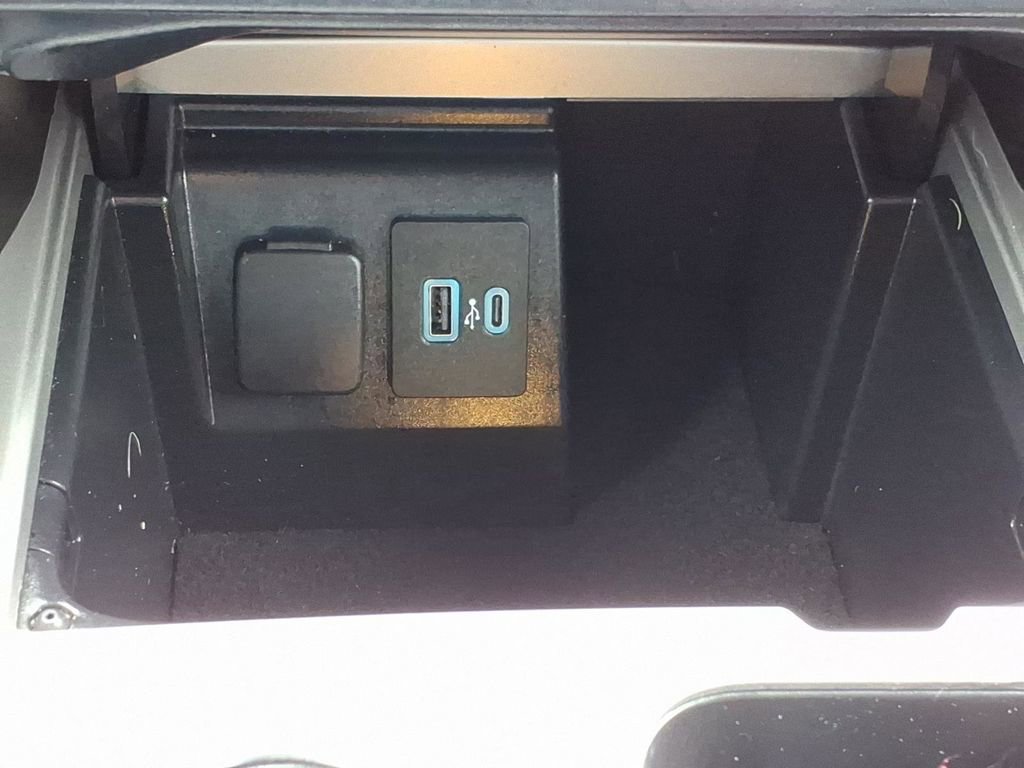 Used 2023 Ford Explorer XLT w/ Equipment Group 202A AWD/4WD image 18