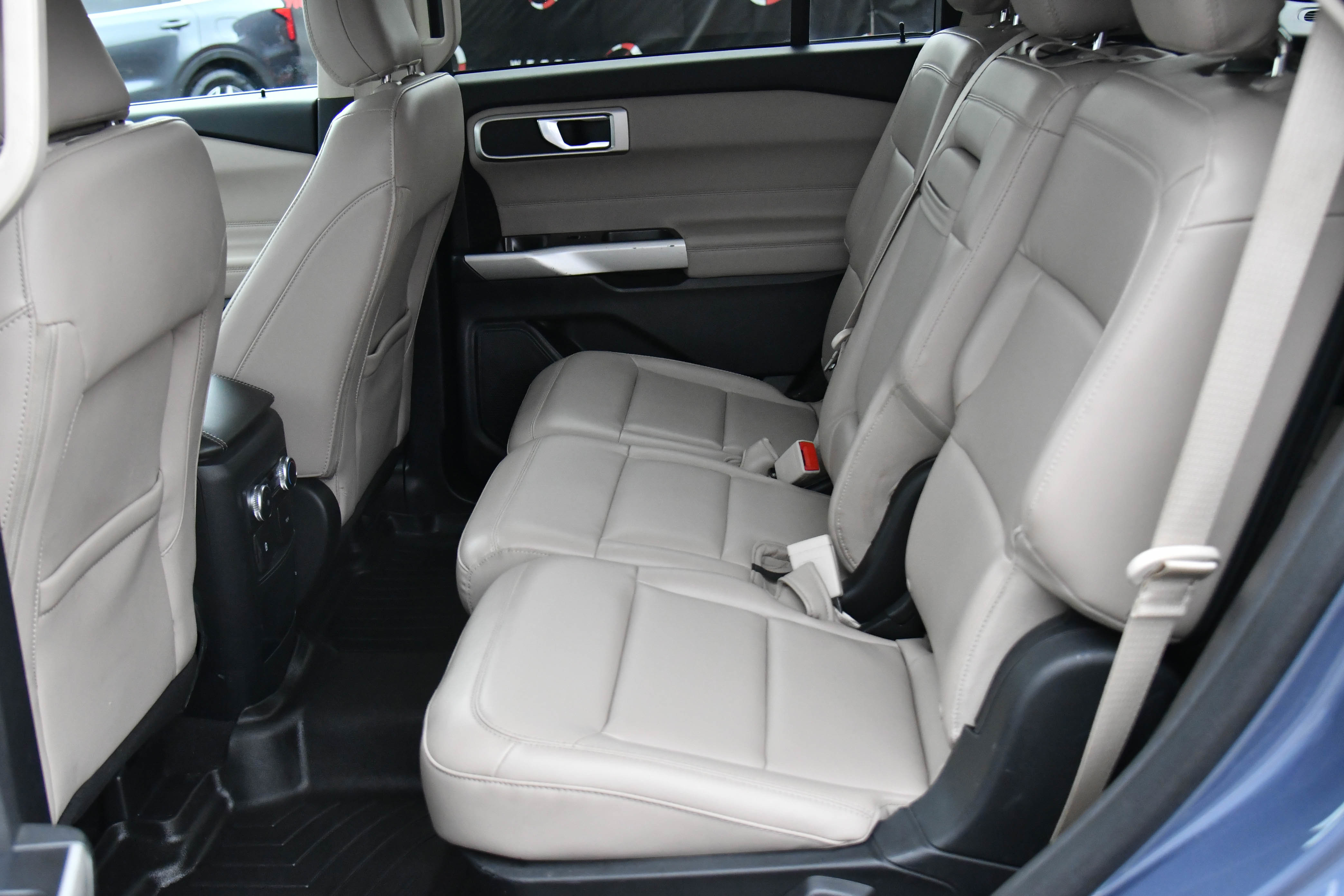 Used 2021 Ford Explorer XLT w/ Equipment Group 202A RWD image 36