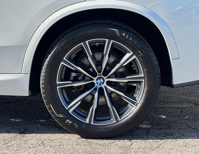 Certified 2024 BMW X5 xDrive40i w/ Executive Package AWD/4WD image 3