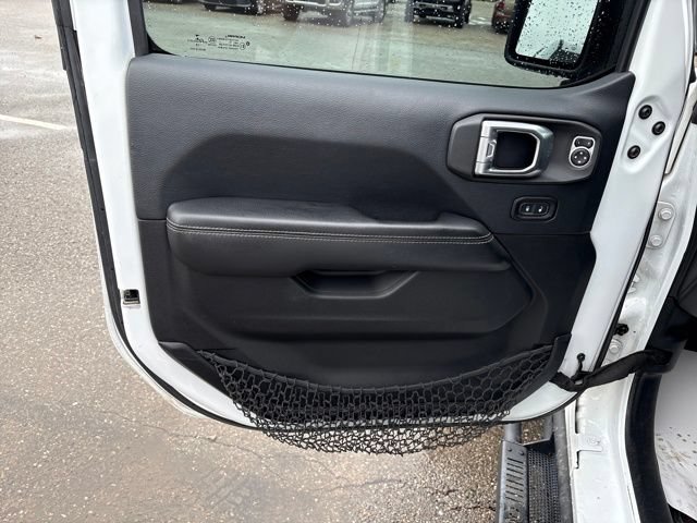 Used 2018 Jeep Wrangler Unlimited Sahara AWD/4WD image 8