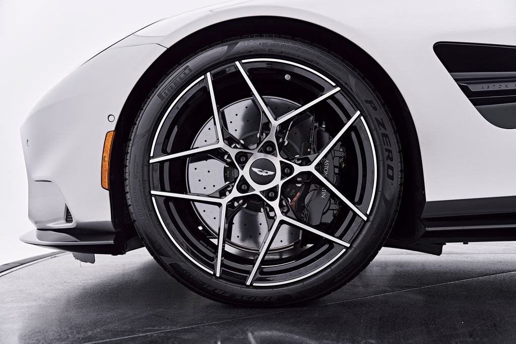 Used 2025 Aston Martin Vanquish RWD image 3