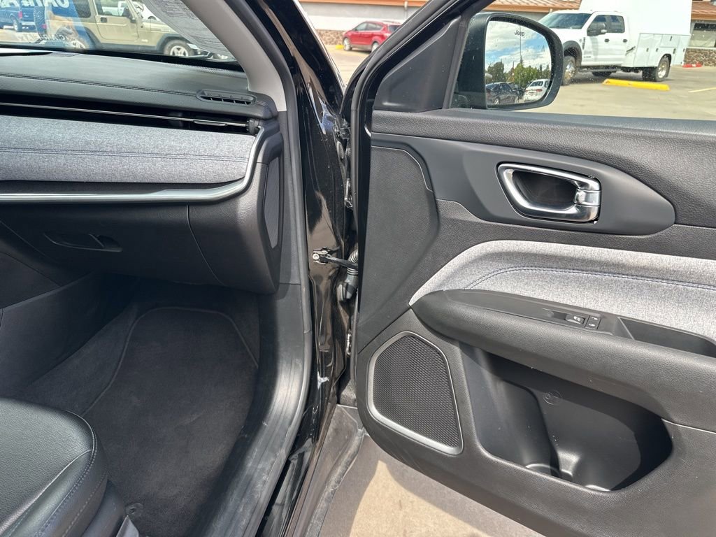 Used 2022 Jeep Compass Latitude AWD/4WD image 8