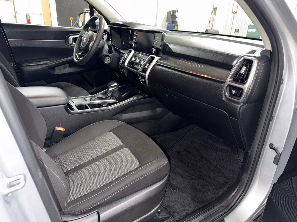 Used 2021 Kia Sorento LX FWD image 19
