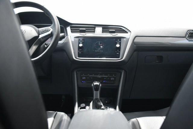 Used 2023 Volkswagen Tiguan SE FWD image 11