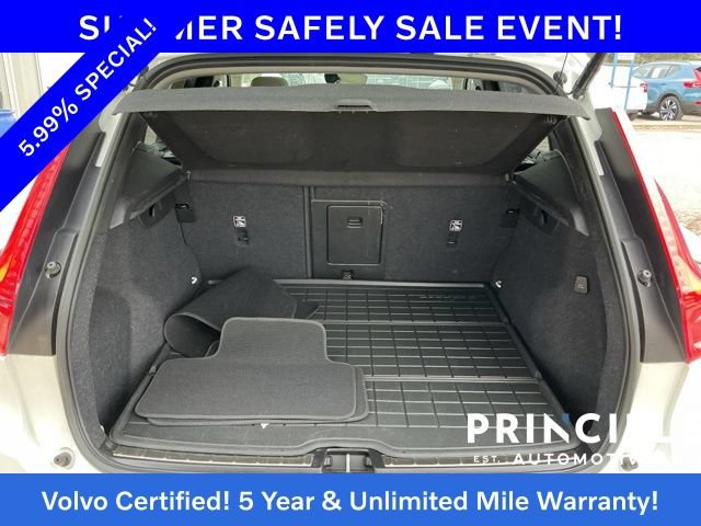 Certified 2023 Volvo XC40 B5 Plus w/ Driver Assist Package AWD/4WD image 14