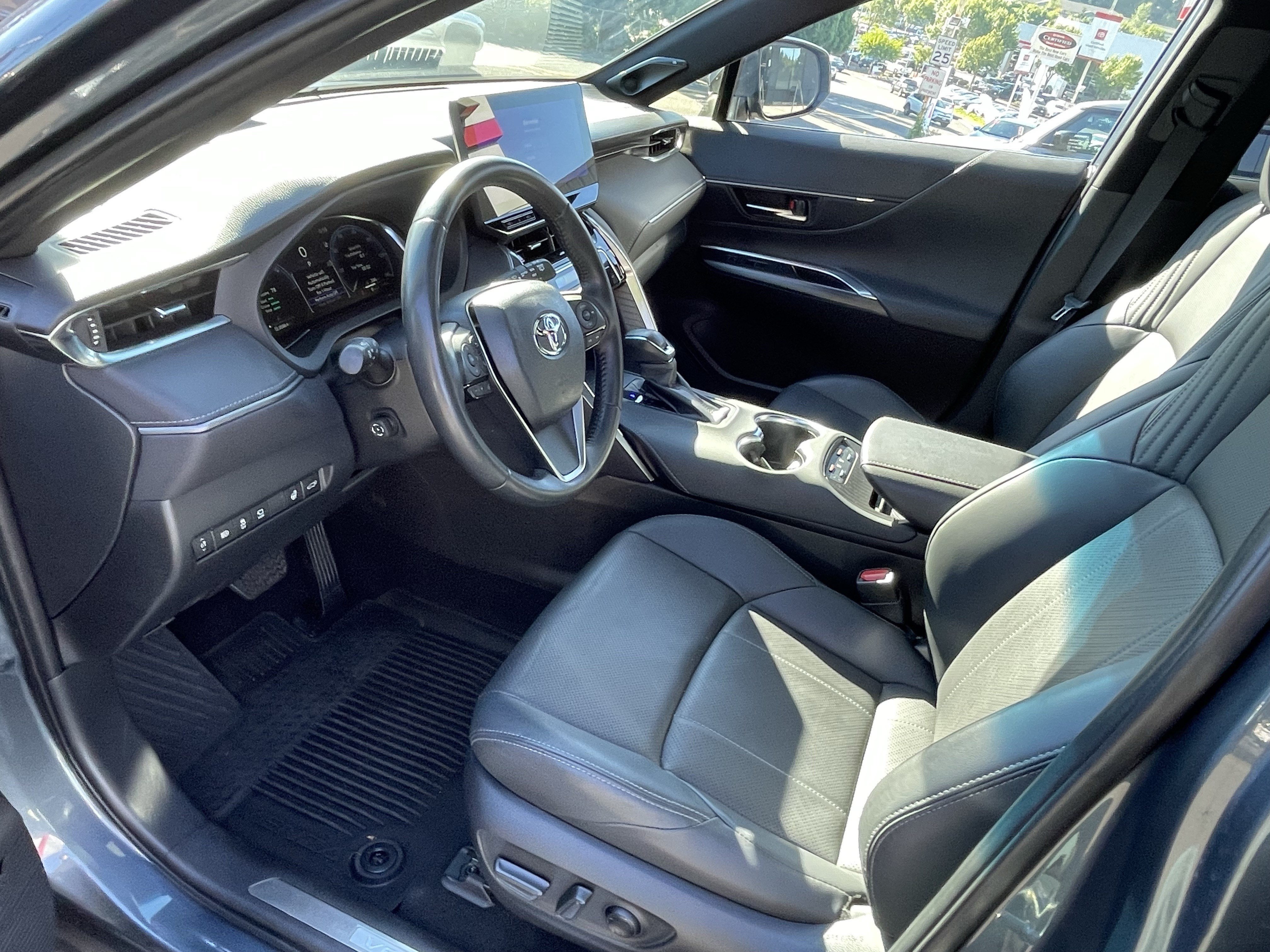 Certified 2024 Toyota Venza Limited AWD/4WD image 9