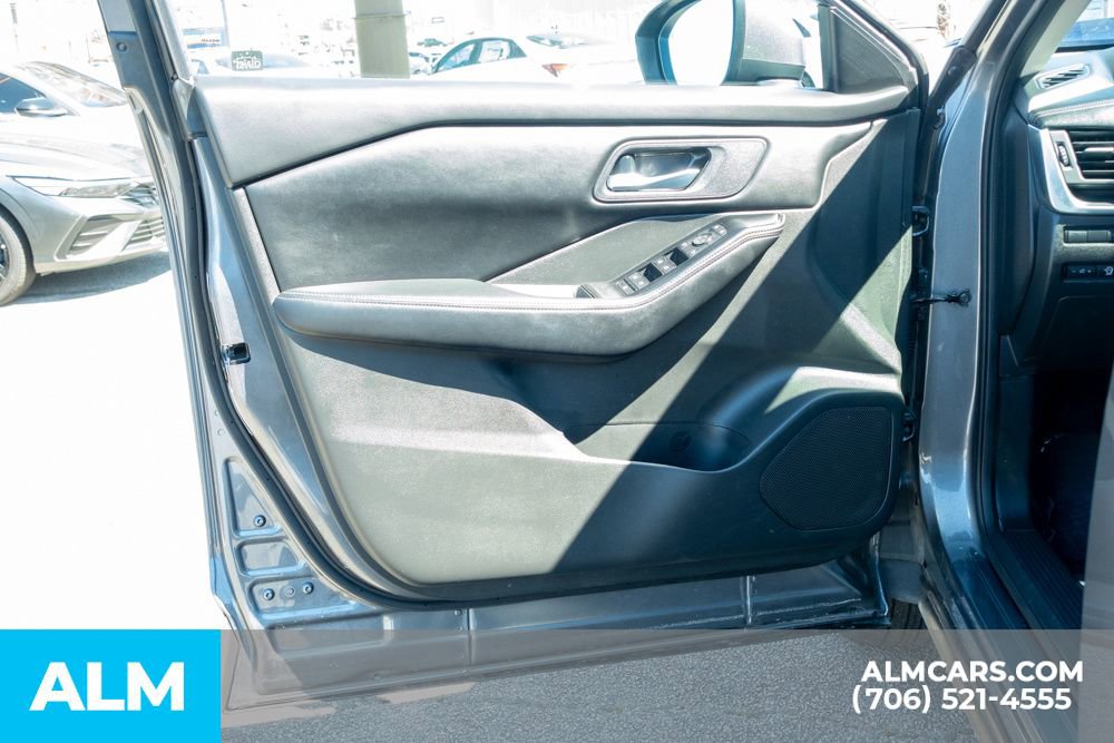 Used 2025 Nissan Rogue SV image 21