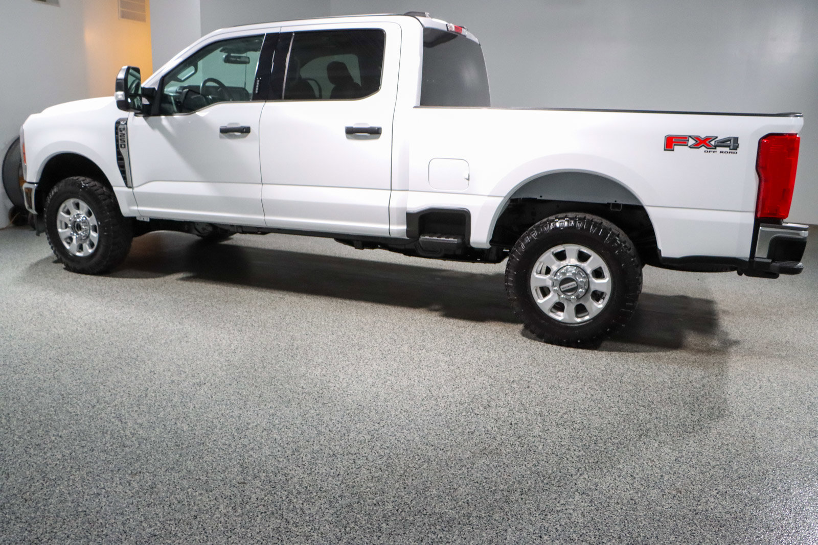 Used 2023 Ford F250 XLT w/ FX4 Off-Road Package image 10
