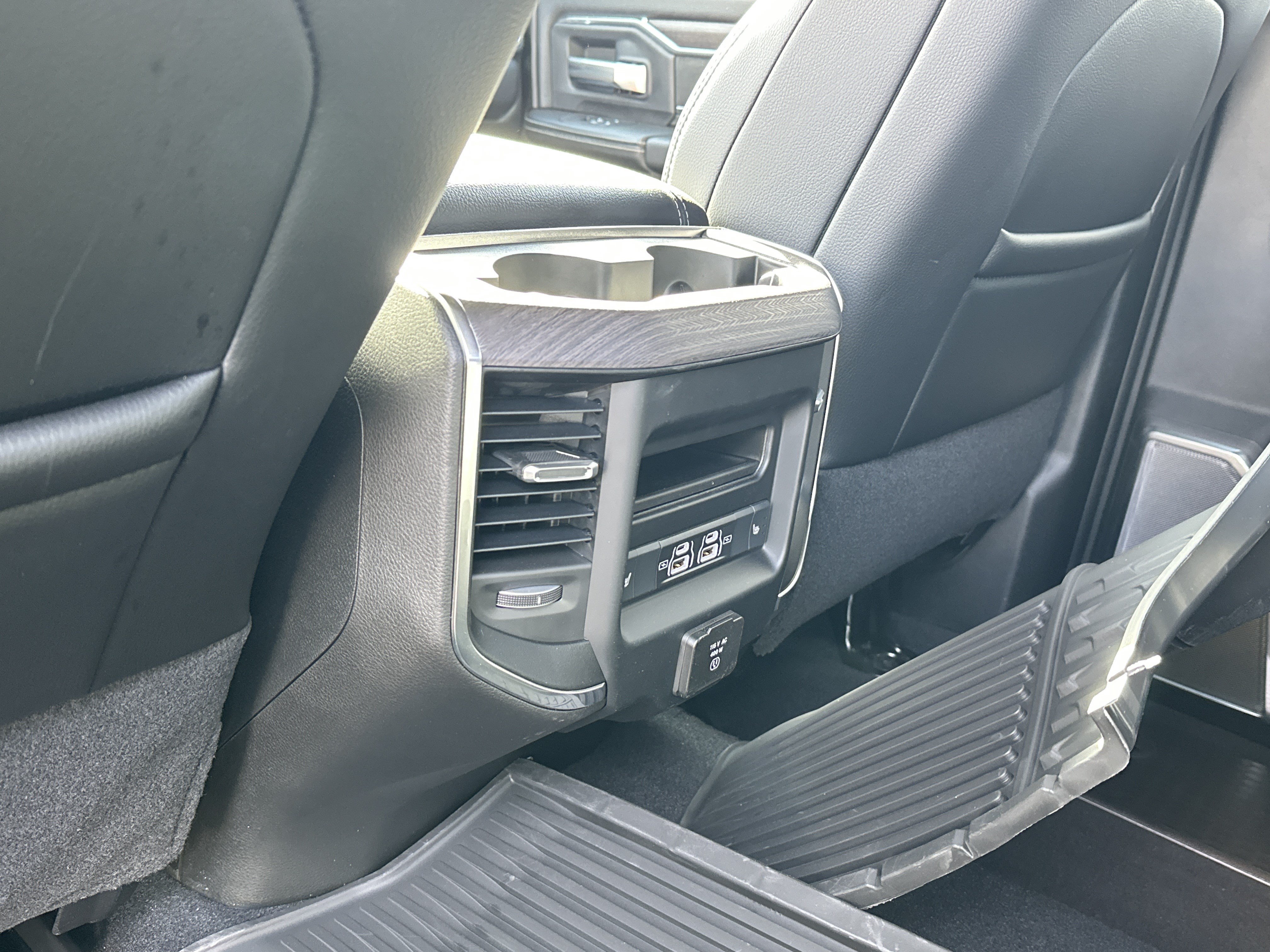 New 2026 RAM 3500 Laramie AWD/4WD image 13