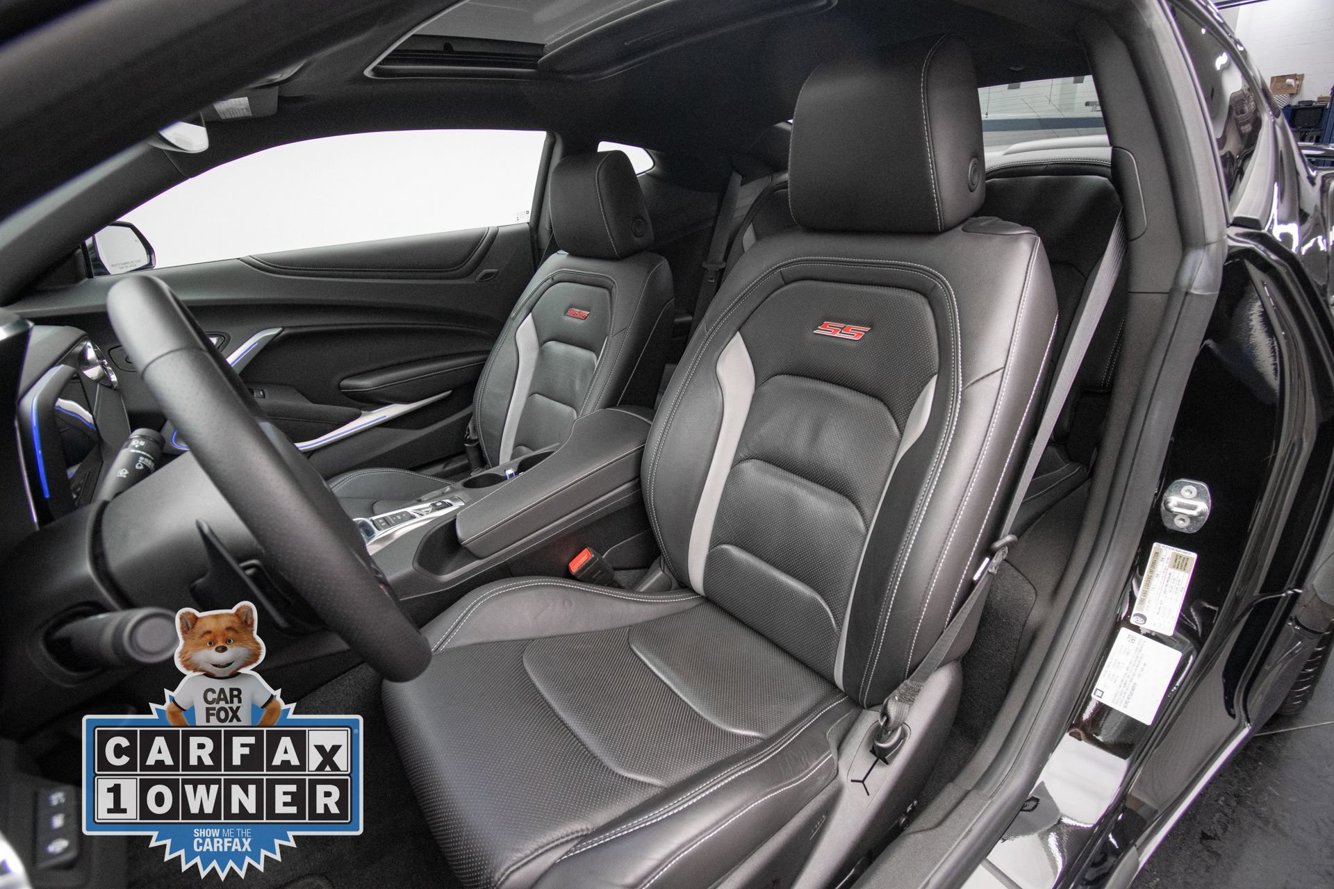 Used 2018 Chevrolet Camaro SS RWD image 12