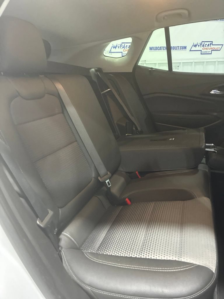 Used 2025 Chevrolet Trax LT FWD image 35