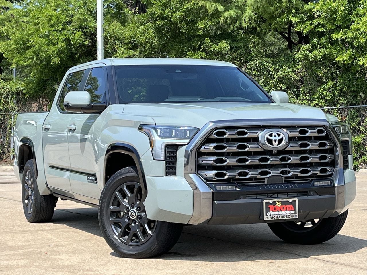 Used 2024 Toyota Tundra Platinum AWD/4WD image 2