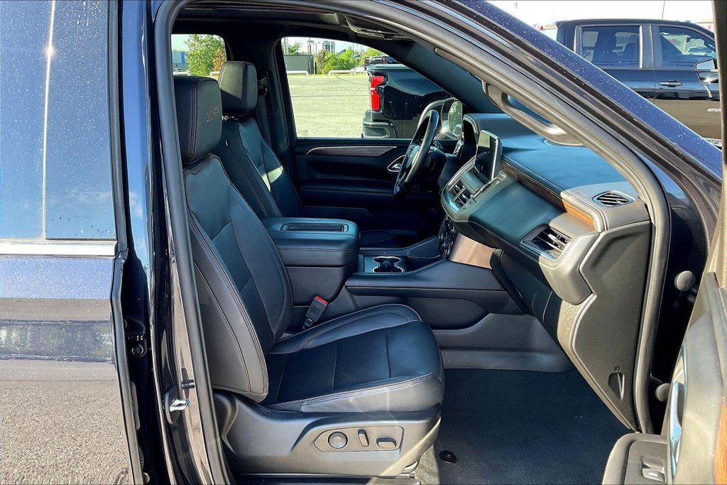 Used 2023 Chevrolet Tahoe High Country AWD/4WD image 16
