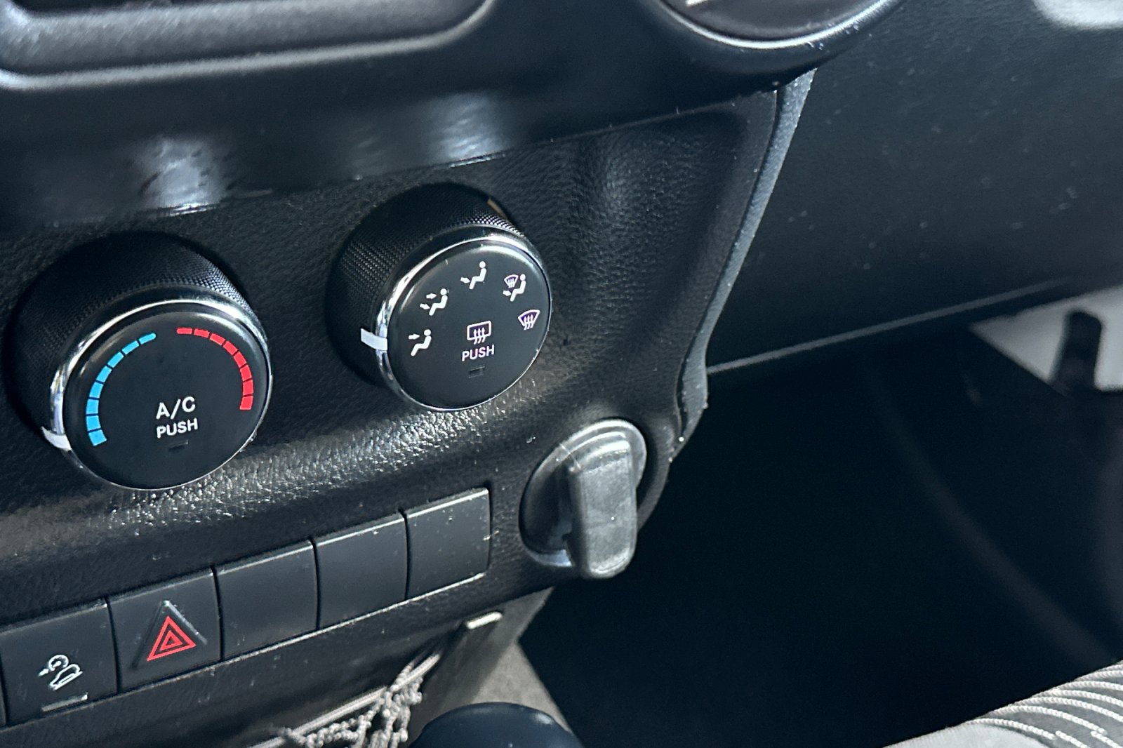 Used 2012 Jeep Wrangler Sport AWD/4WD image 28