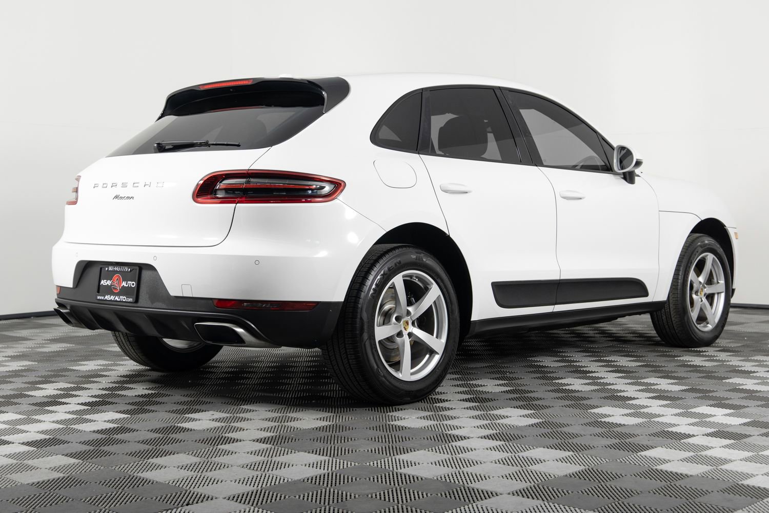 Used 2018 Porsche Macan Sport Edition image 8