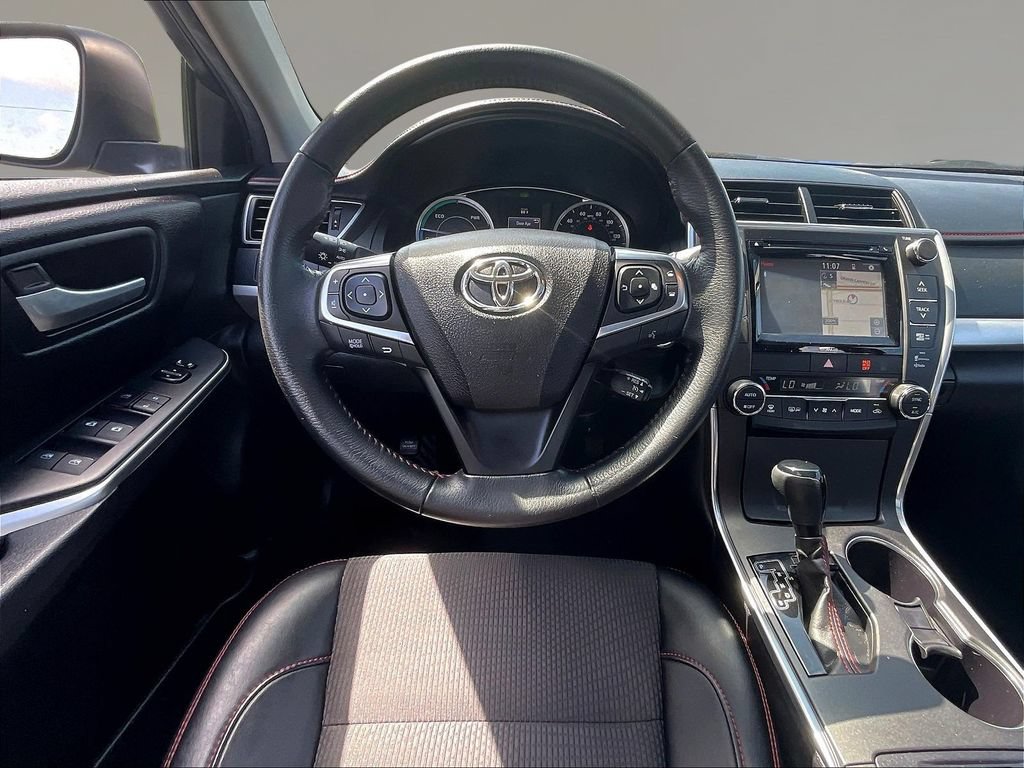 Used 2017 Toyota Camry SE w/ Moonroof Package FWD image 8
