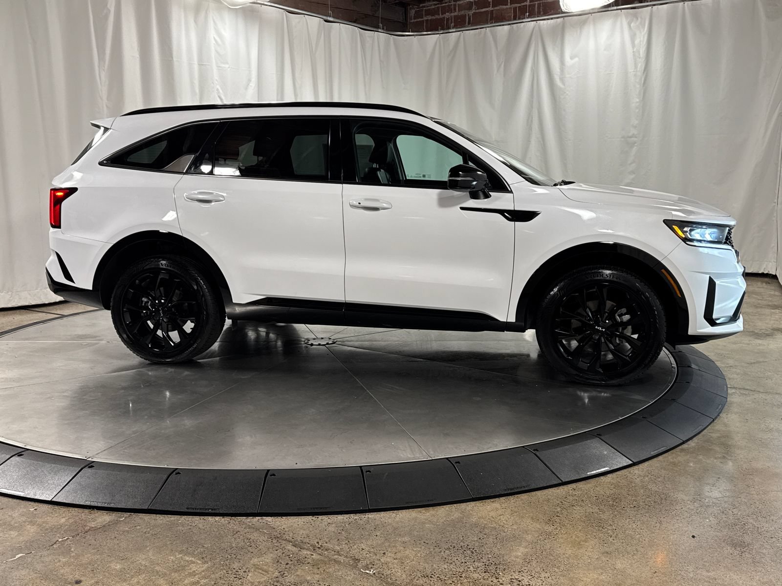 Certified 2023 Kia Sorento SX AWD/4WD image 9