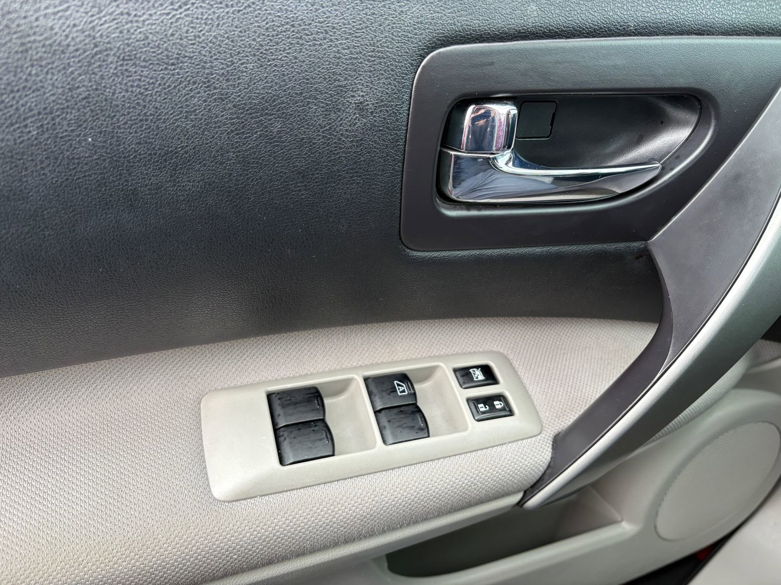 Used 2009 Nissan Rogue S image 30