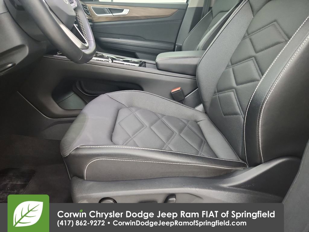 Used 2025 Volkswagen Atlas SE image 20