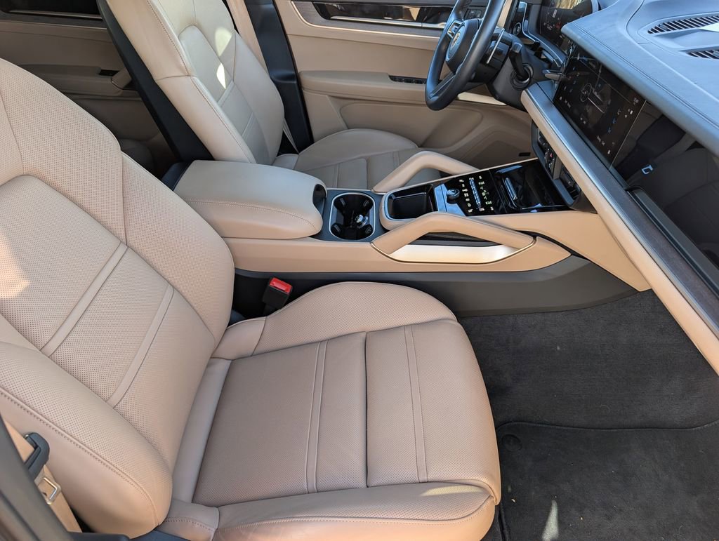 Used 2024 Porsche Cayenne image 12