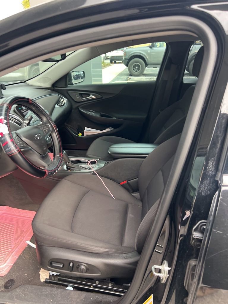 Used 2018 Chevrolet Malibu LT image 3