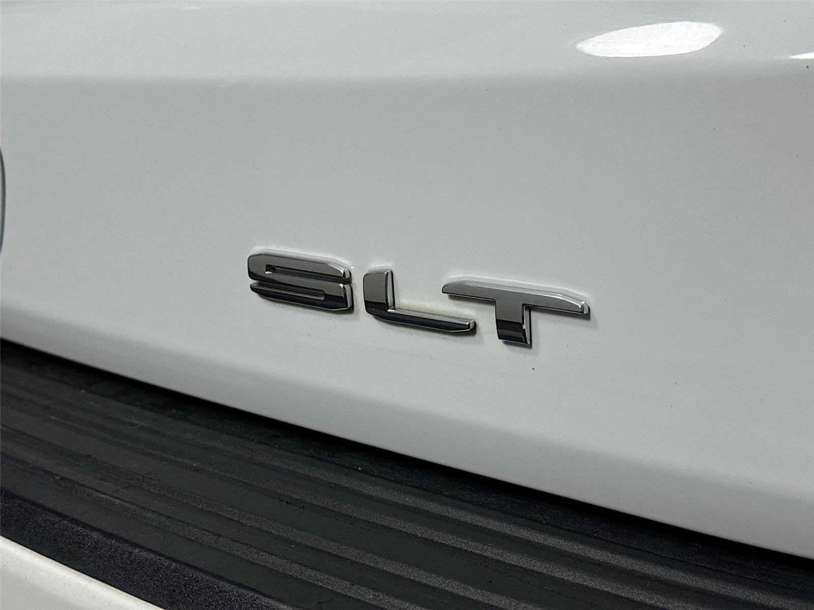 Used 2024 GMC Yukon XL SLT image 13