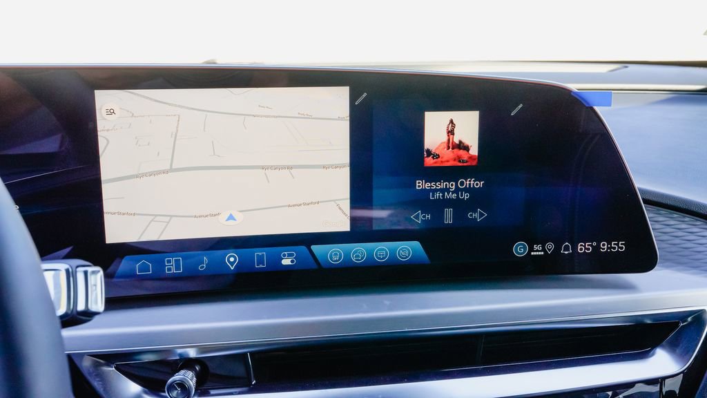 New 2026 Cadillac Lyriq Luxury w/ LPO, Floor Liner Package image 19