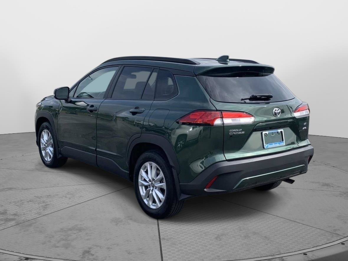 Used 2022 Toyota Corolla Cross LE w/ Moonroof Package AWD/4WD image 5
