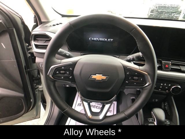 Used 2025 Chevrolet TrailBlazer LT w/ LT Cold Weather Package image 15