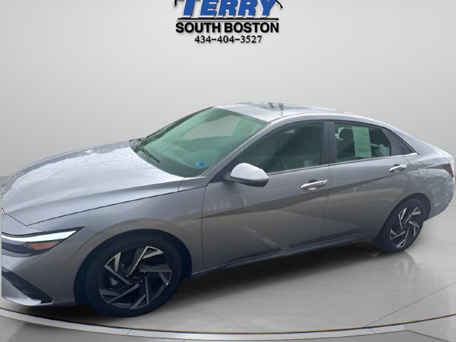 Used 2025 Hyundai Elantra SEL FWD image 3