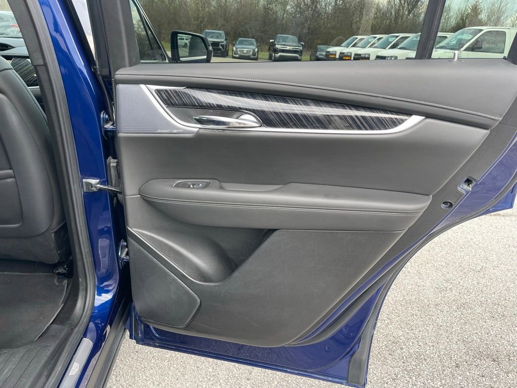 Used 2025 Cadillac XT6 Premium Luxury image 18