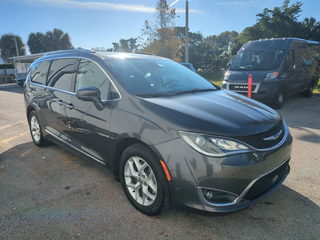 Used 2020 Chrysler Pacifica Touring-L Plus w/ Tire & Wheel Group image 2