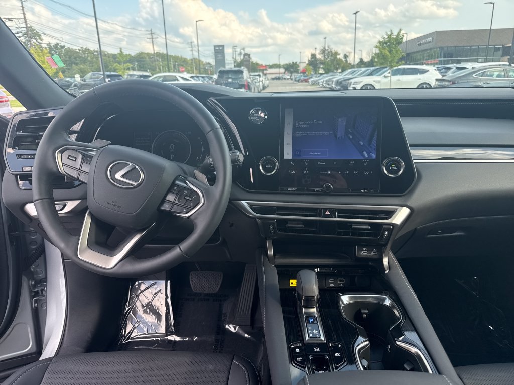 Used 2023 Lexus RX 350h w/ Accessory Package (2T) AWD/4WD image 15