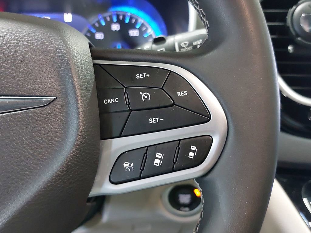 Used 2024 Chrysler Pacifica Touring-L image 20