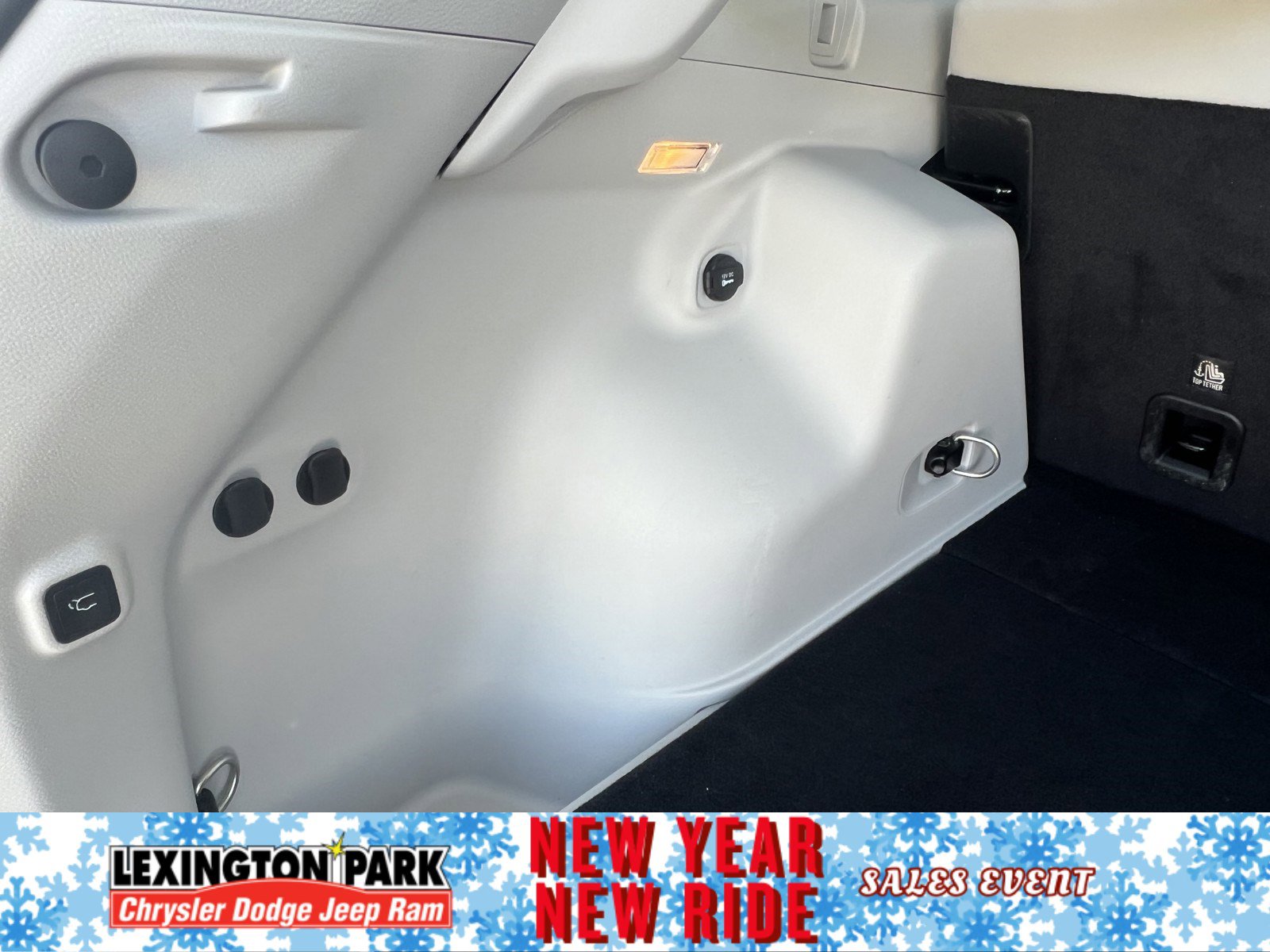 Used 2019 Jeep Cherokee Limited w/ Technology Group image 10