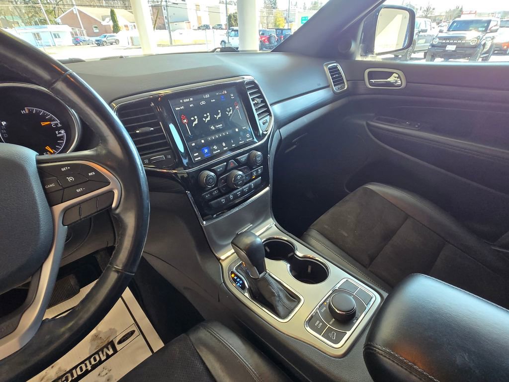 Used 2020 Jeep Grand Cherokee Altitude image 21