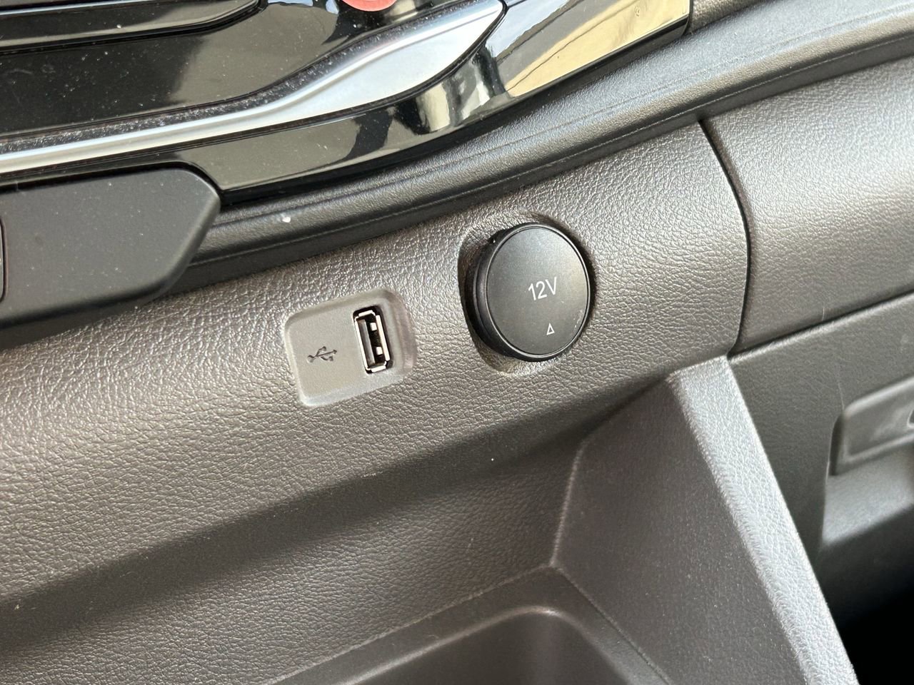 Used 2023 Ford Transit 350 XLT image 9