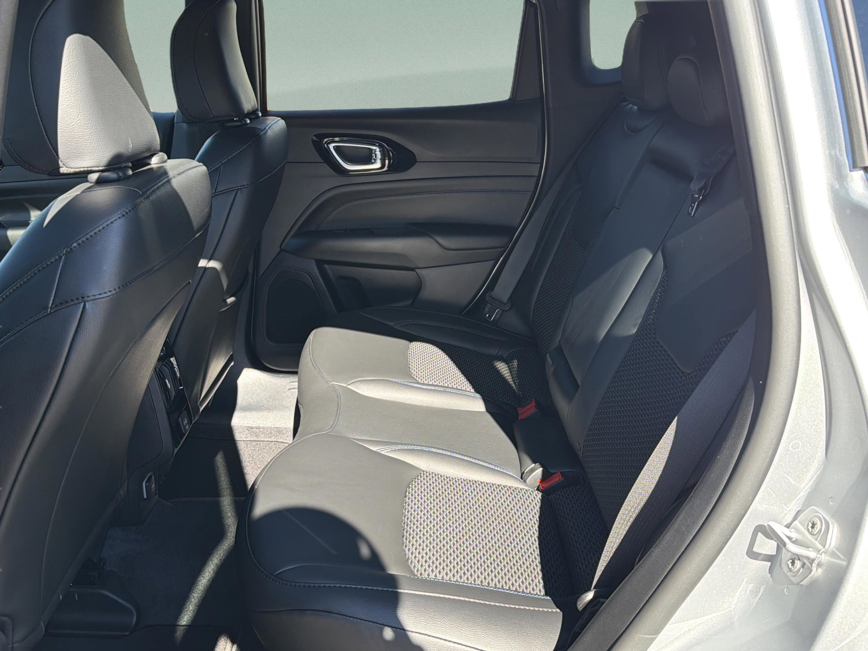 New 2026 Jeep Compass Latitude image 17