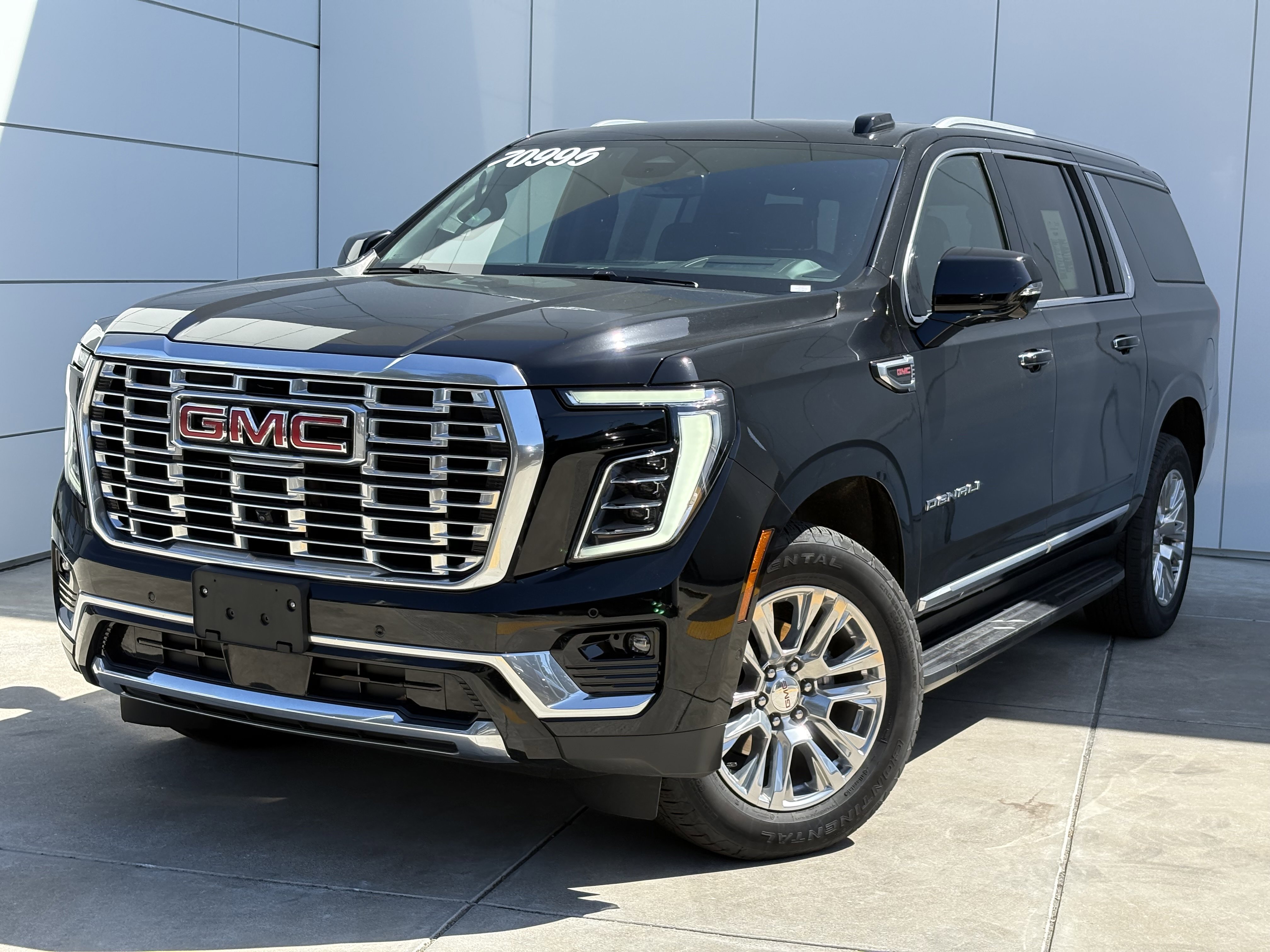Used 2025 GMC Yukon XL Denali AWD/4WD image 2