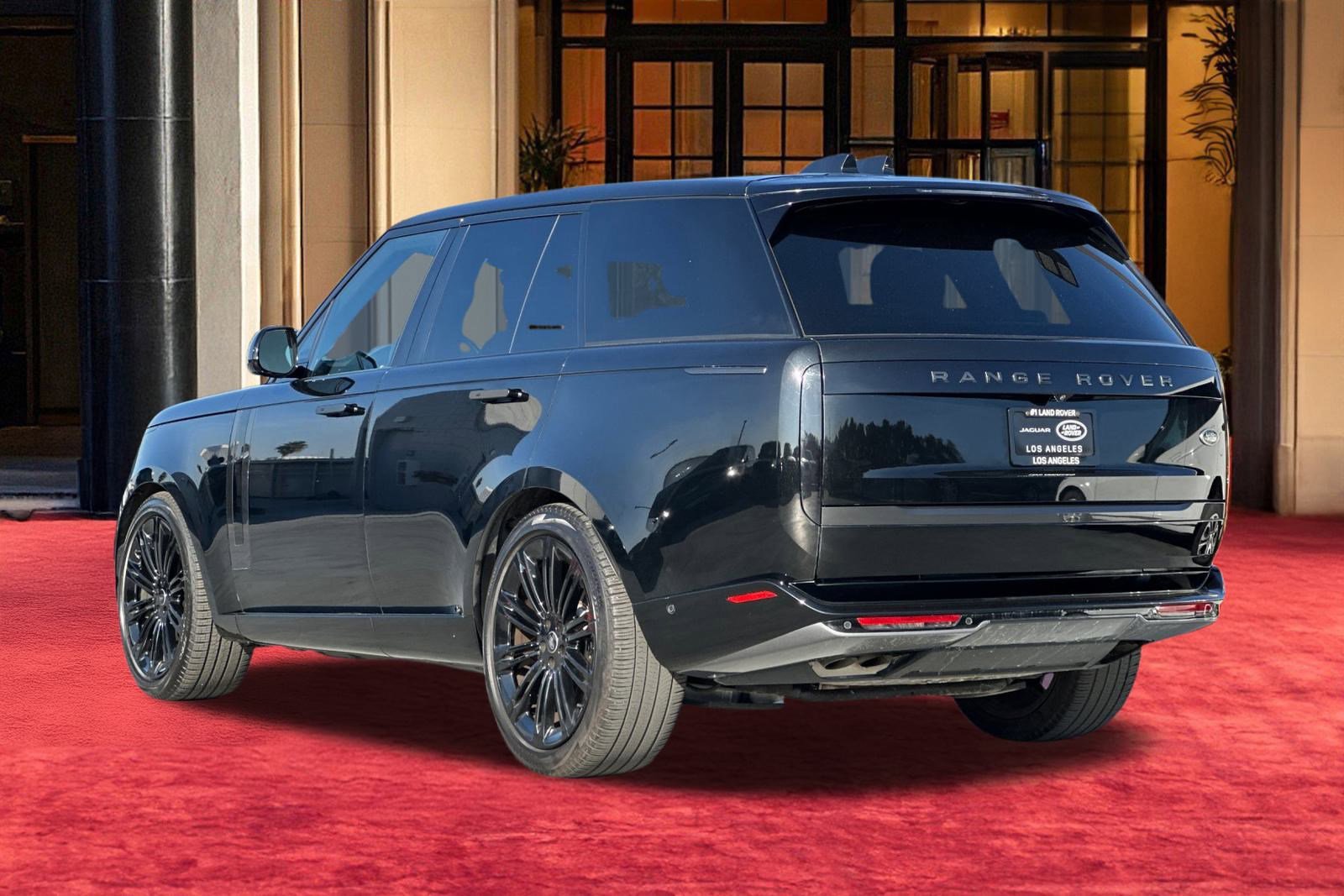 Used 2023 Land Rover Range Rover SE image 4