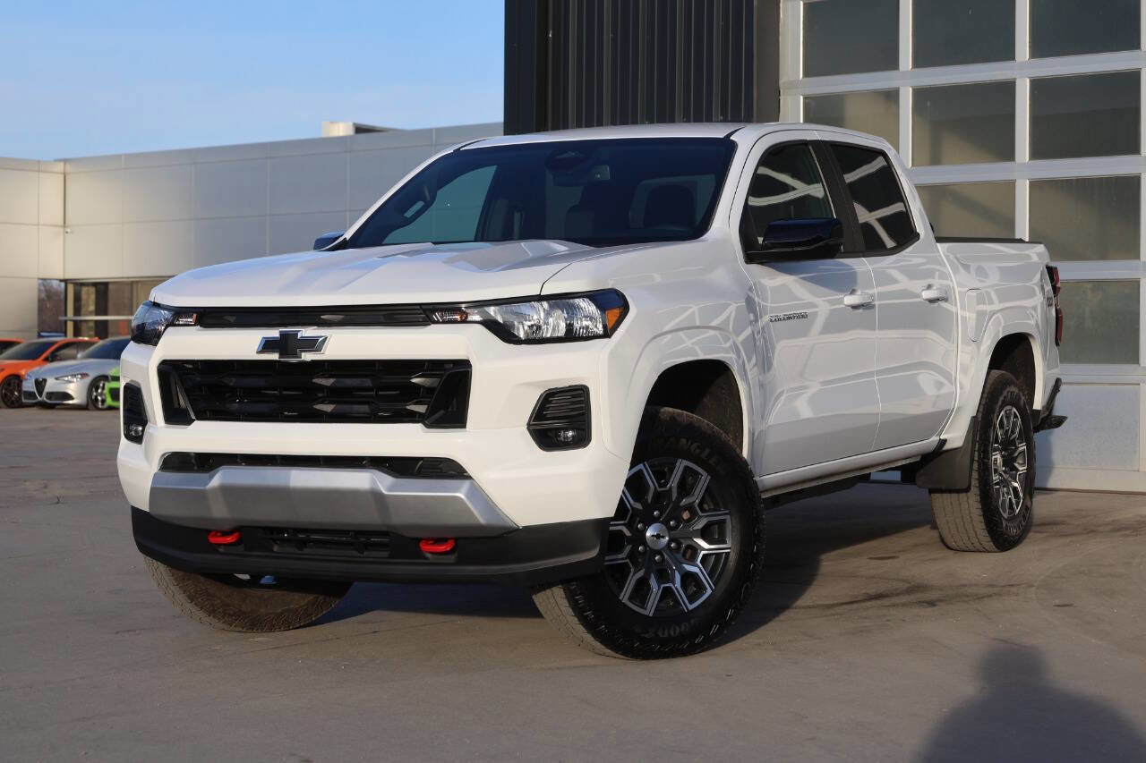 Used 2023 Chevrolet Colorado Z71 w/ Z71 Convenience Package 2 image 3