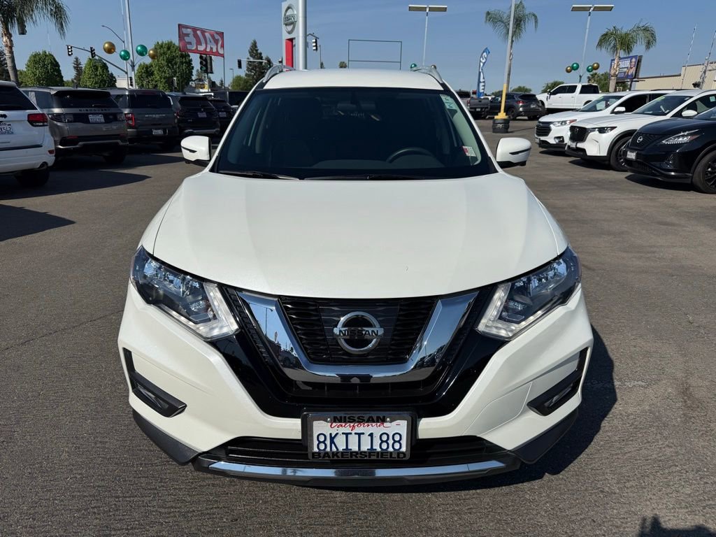 Used 2017 Nissan Rogue SV w/ SV Premium Package image 2