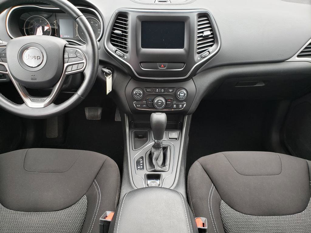 Used 2020 Jeep Cherokee Latitude w/ Cold Weather Group FWD image 12